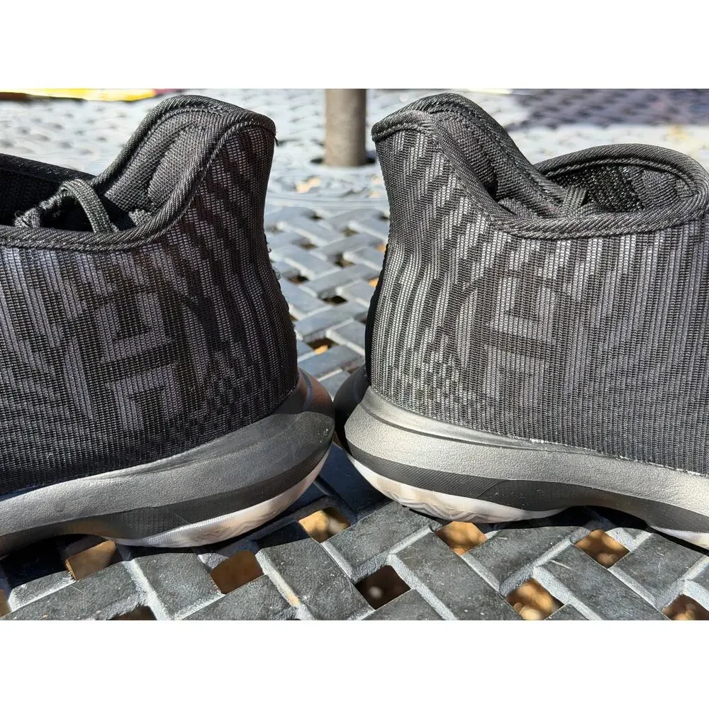 Adidas 2019 HARDEN CLU 600001 Black White Court Shoes Sneaker Mens Size 5 NWOT